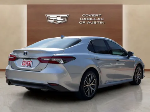 More photos of 2022 Toyota Camry Hybrid XLE at Covert Cadillac, TX