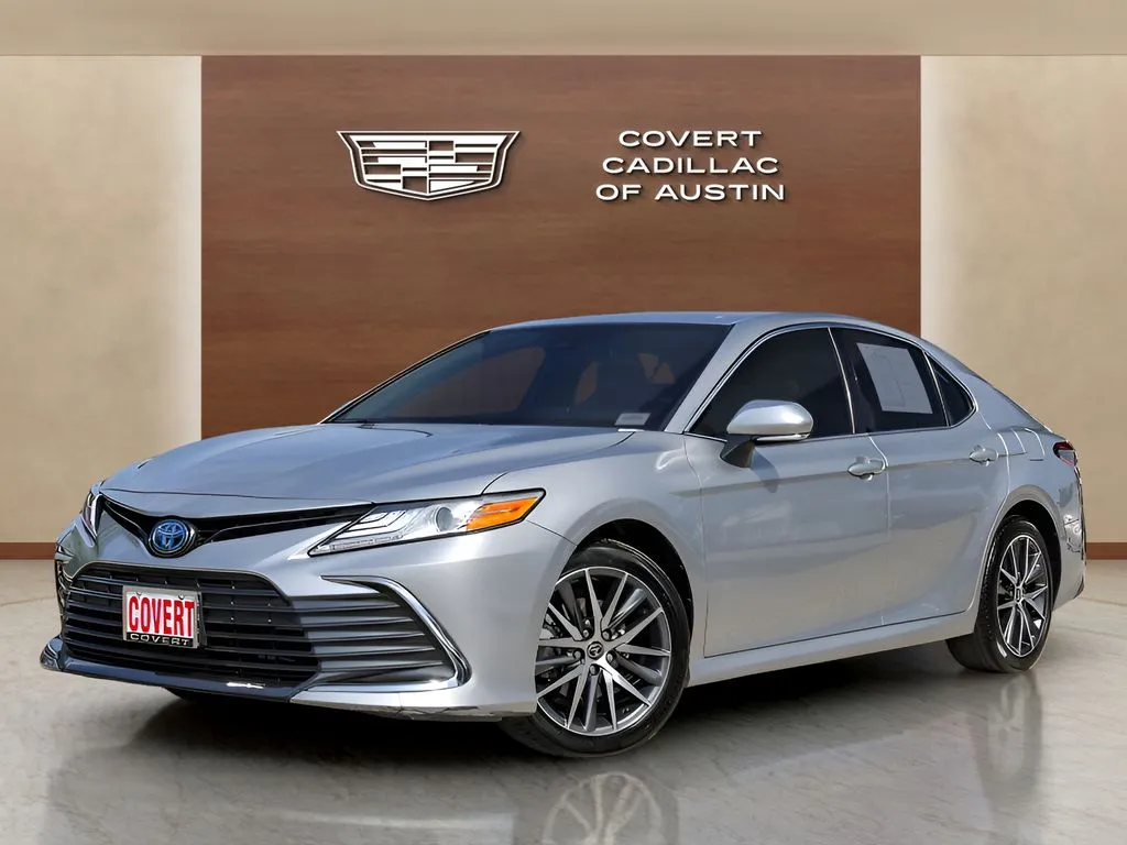 Silver 2022 Toyota Camry Hybrid XLE for sale in Austin, TX