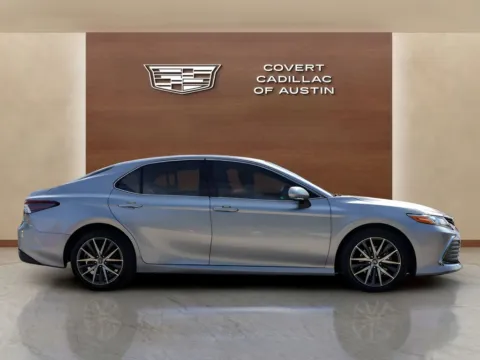 More photos of 2022 Toyota Camry Hybrid XLE at Covert Cadillac, TX