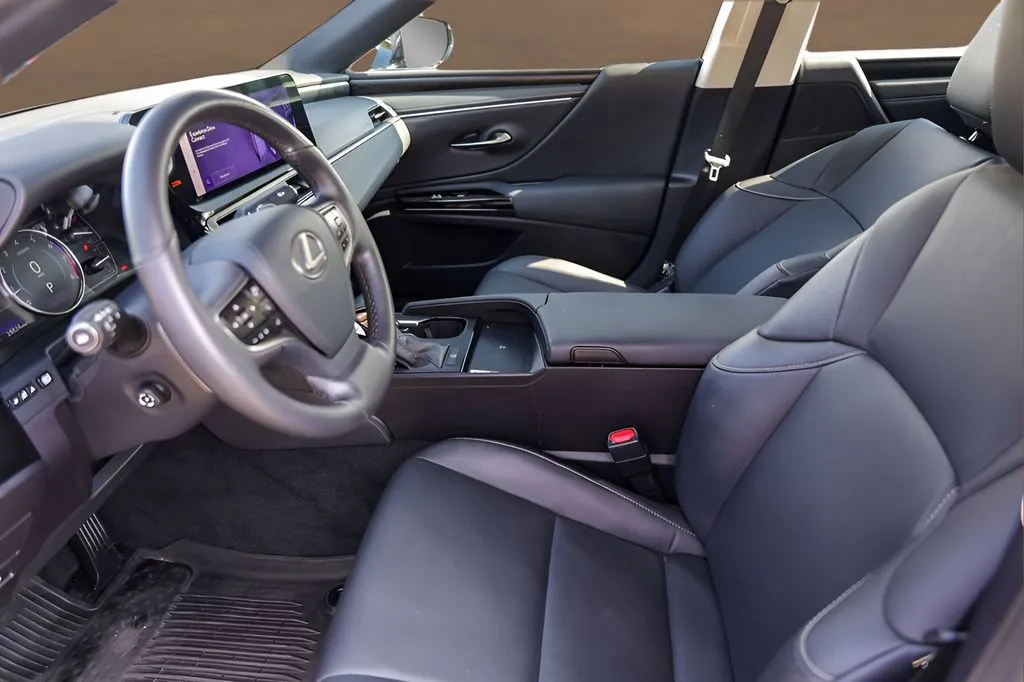 Lexus ES photo 9