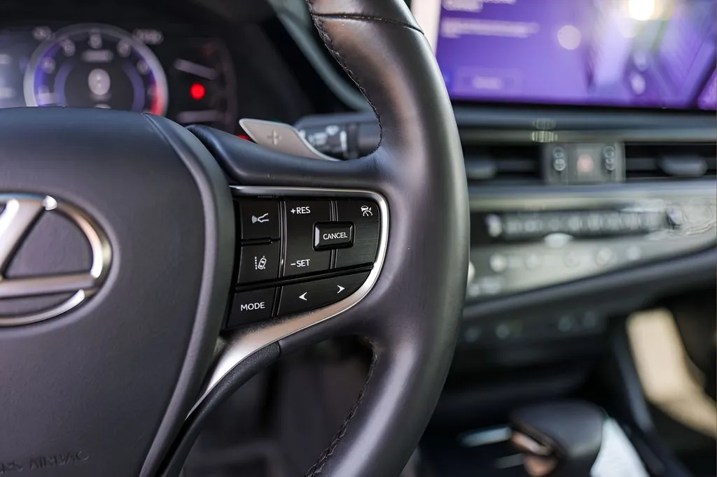 Lexus ES photo 13