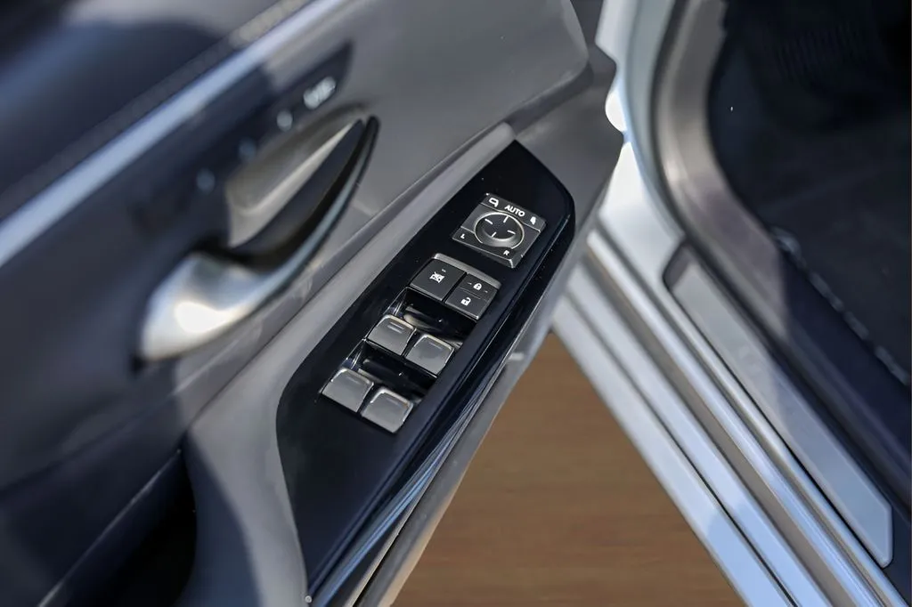 Lexus ES photo 22