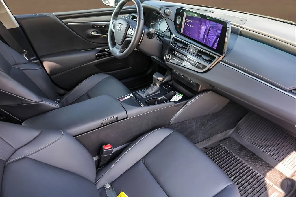 Lexus ES photo 29