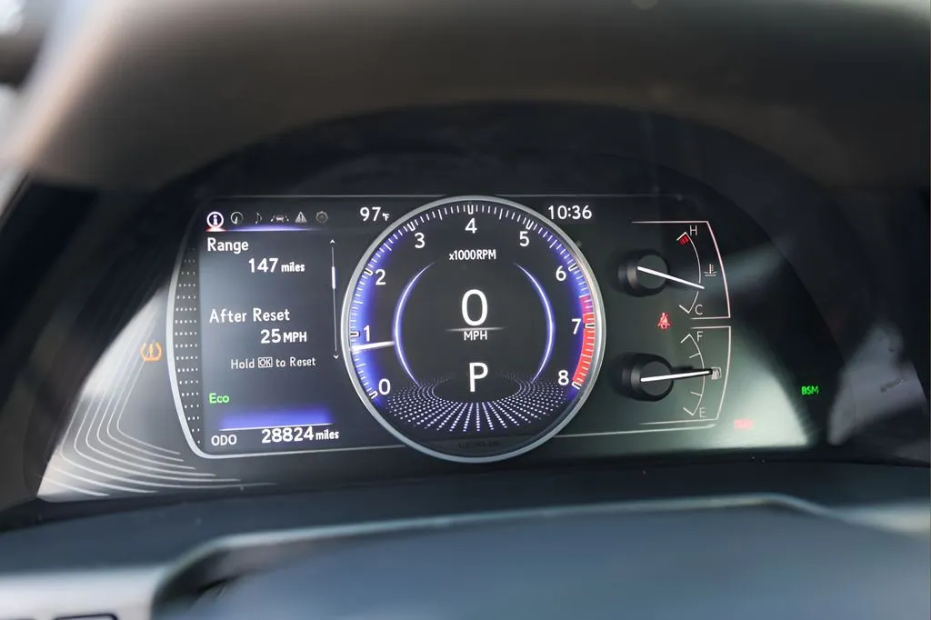 Lexus ES photo 11