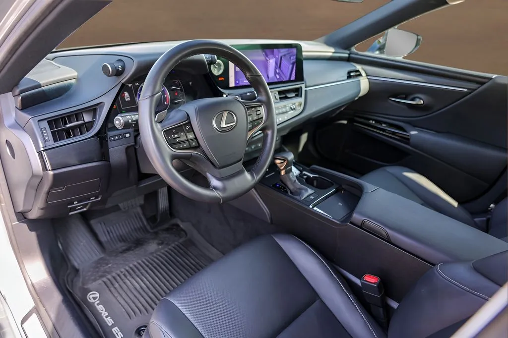 Lexus ES photo 10