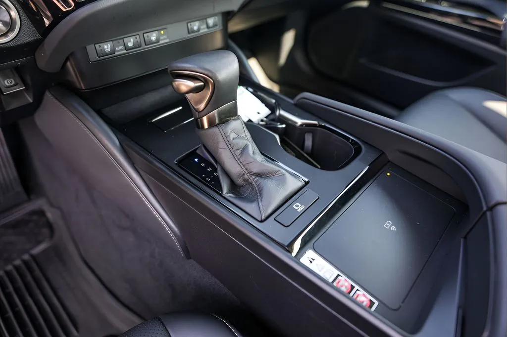 Lexus ES photo 20