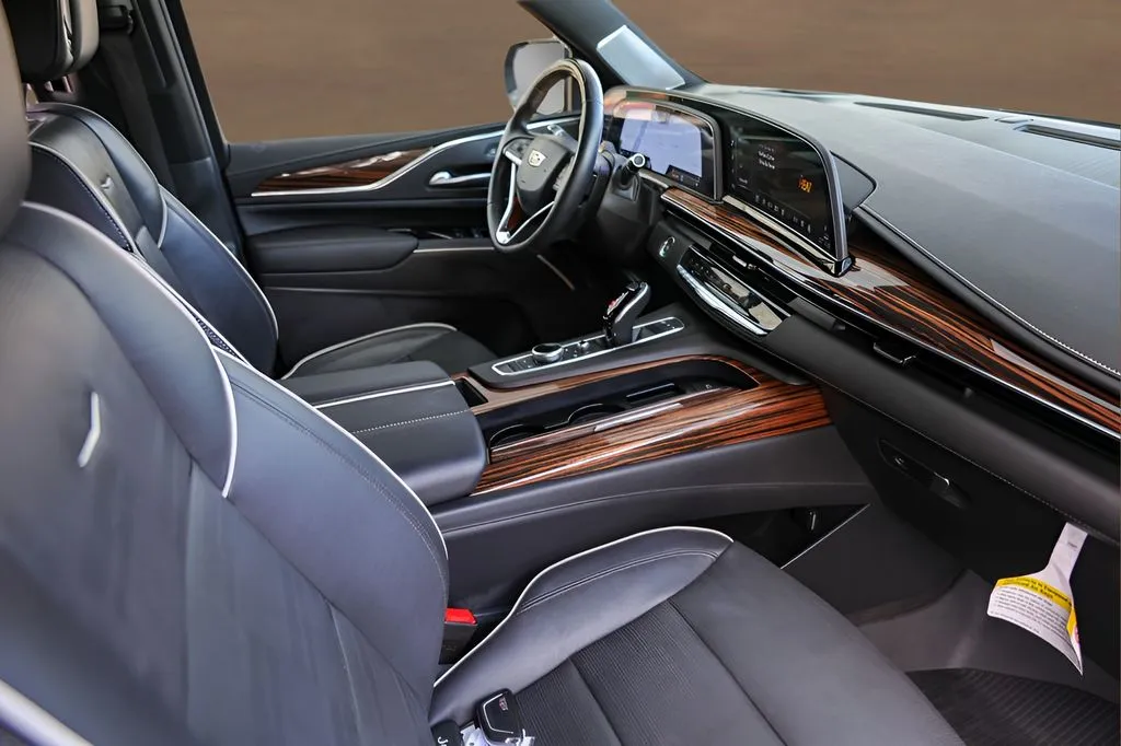 Cadillac Escalade ESV photo 32