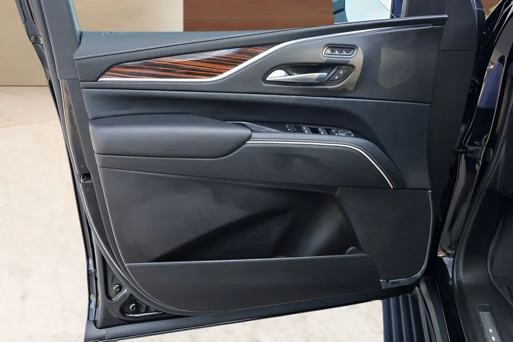 Cadillac Escalade ESV photo 24