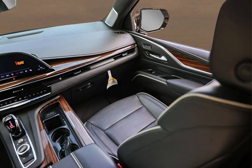 Cadillac Escalade ESV photo 30