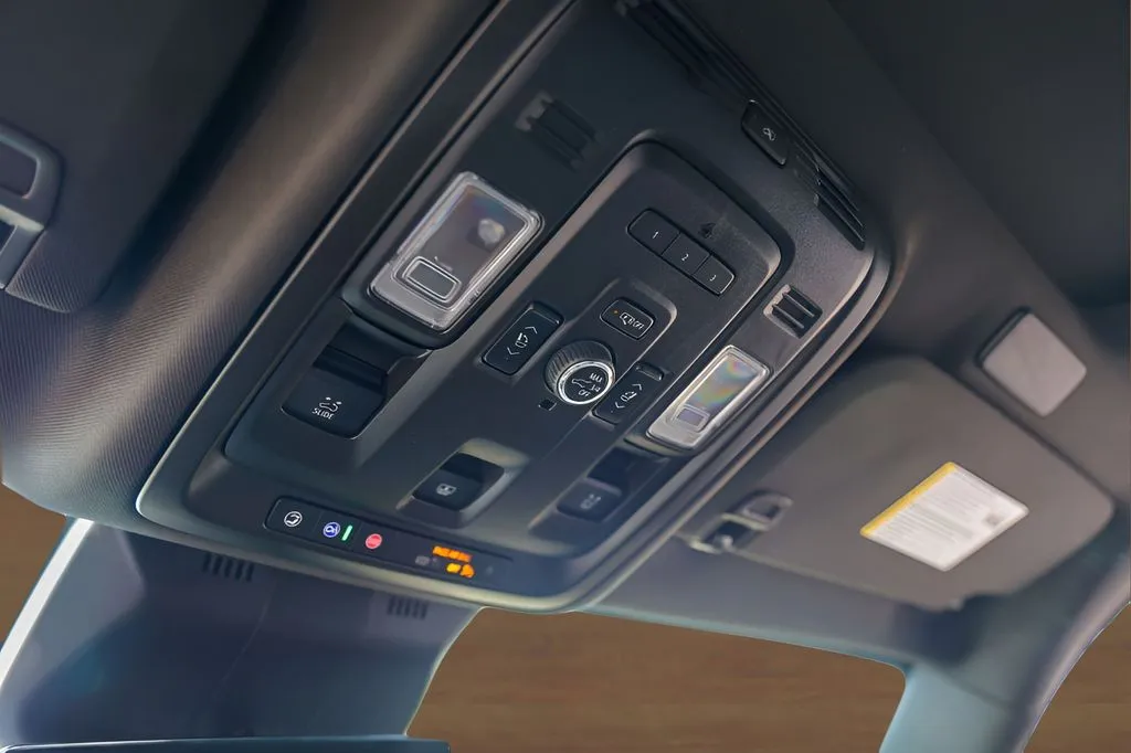 Cadillac Escalade ESV photo 21