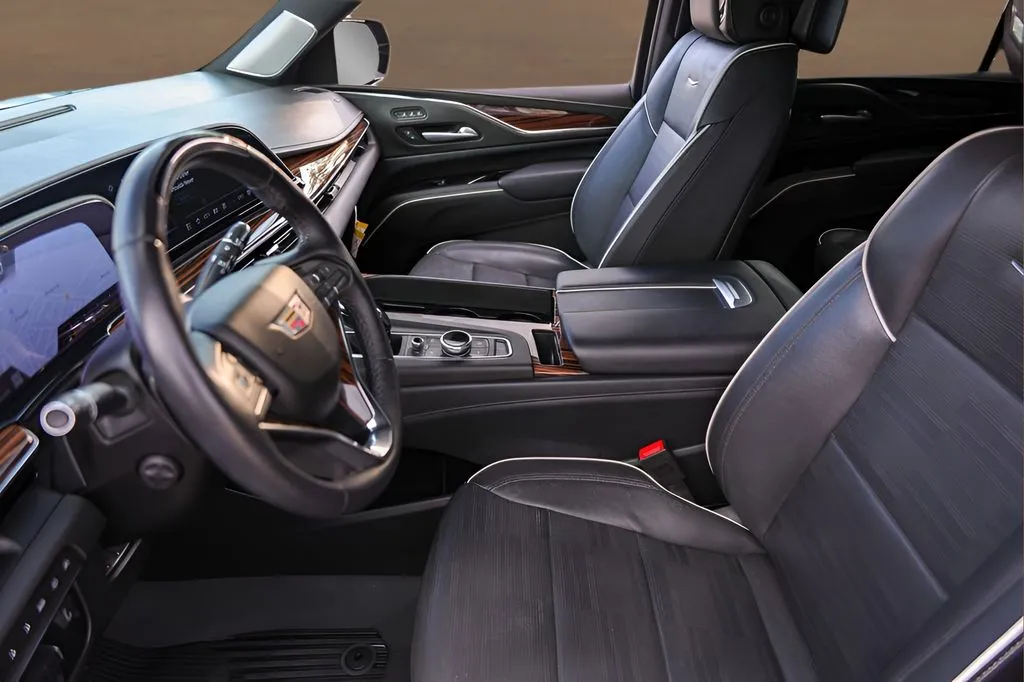 Cadillac Escalade ESV photo 9