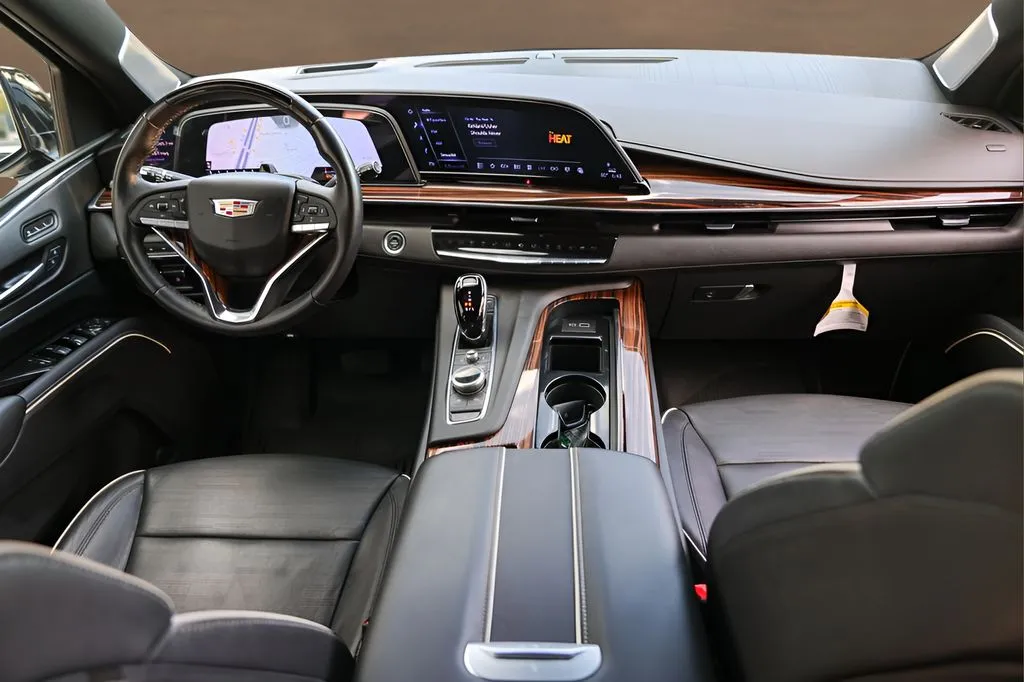 Cadillac Escalade ESV photo 28