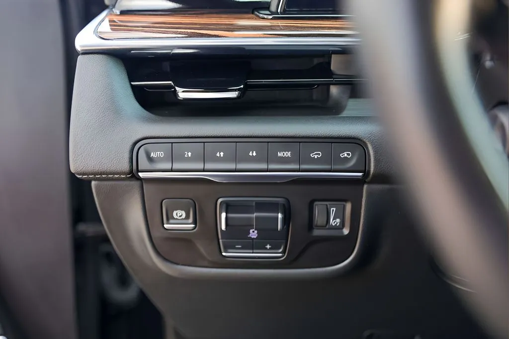 Cadillac Escalade ESV photo 15