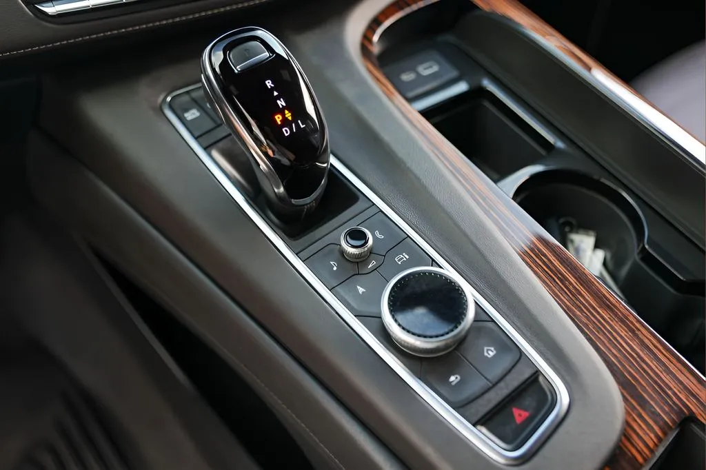Cadillac Escalade ESV photo 20