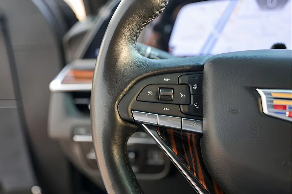 Cadillac Escalade ESV photo 14