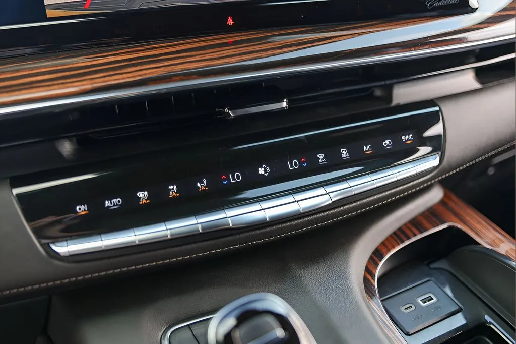 Cadillac Escalade ESV photo 18
