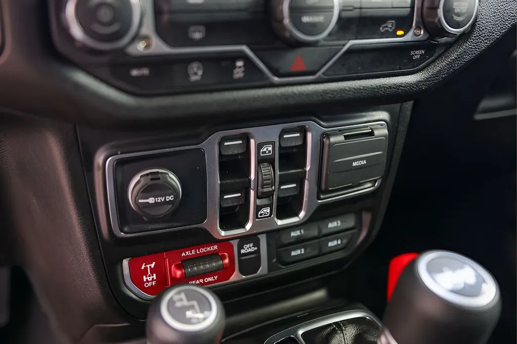 Jeep Wrangler photo 19