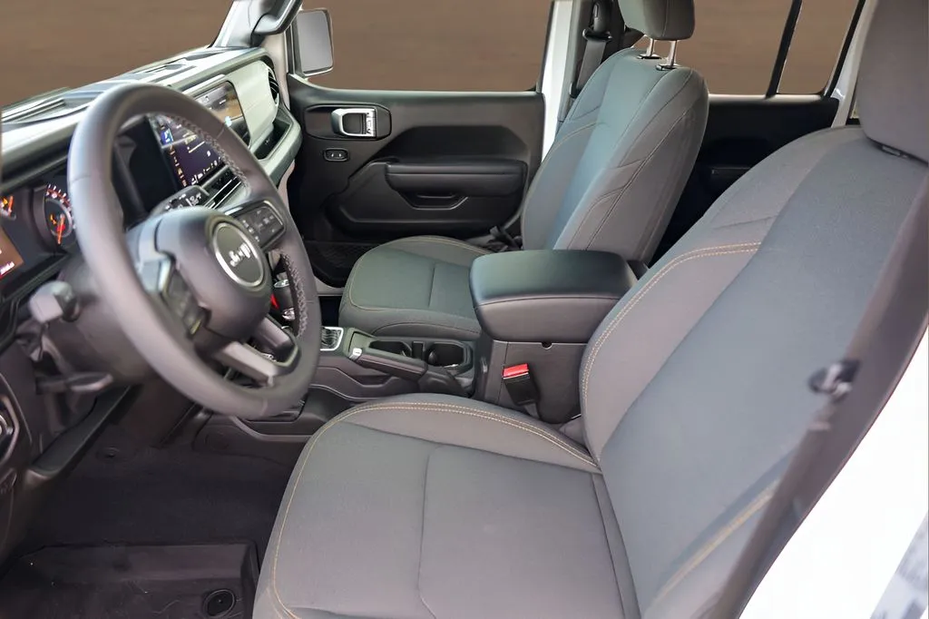 Jeep Wrangler photo 9