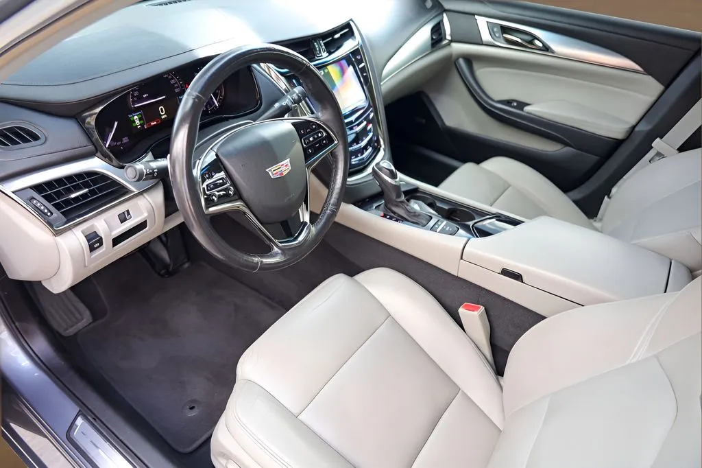 Cadillac CTS photo 9
