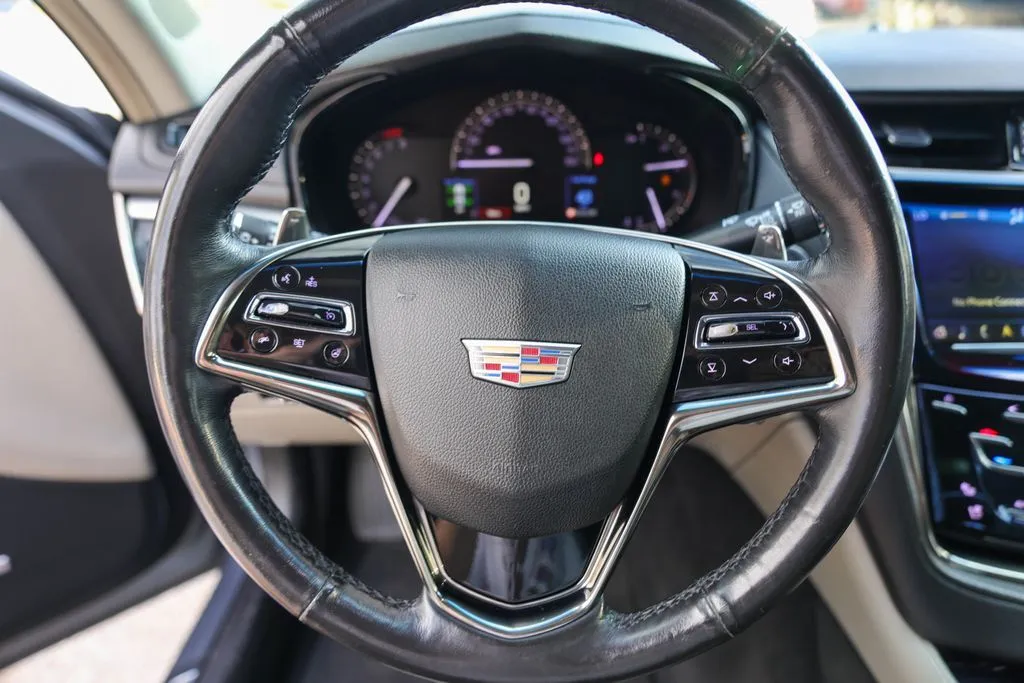 Cadillac CTS photo 11