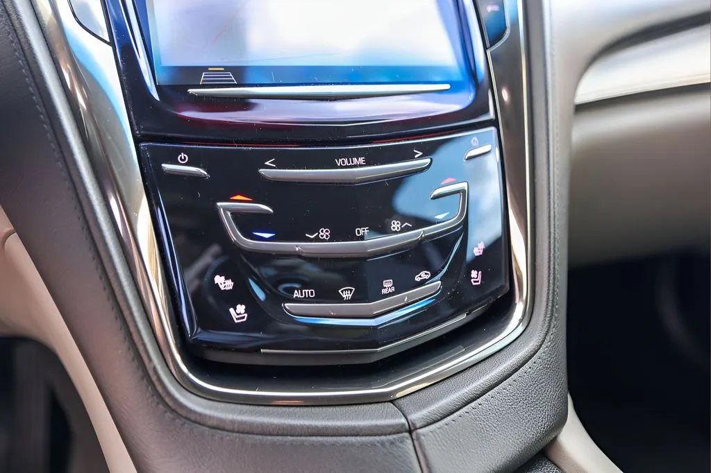 Cadillac CTS photo 17