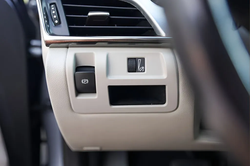 Cadillac CTS photo 14