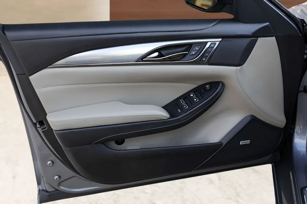 Cadillac CTS photo 23