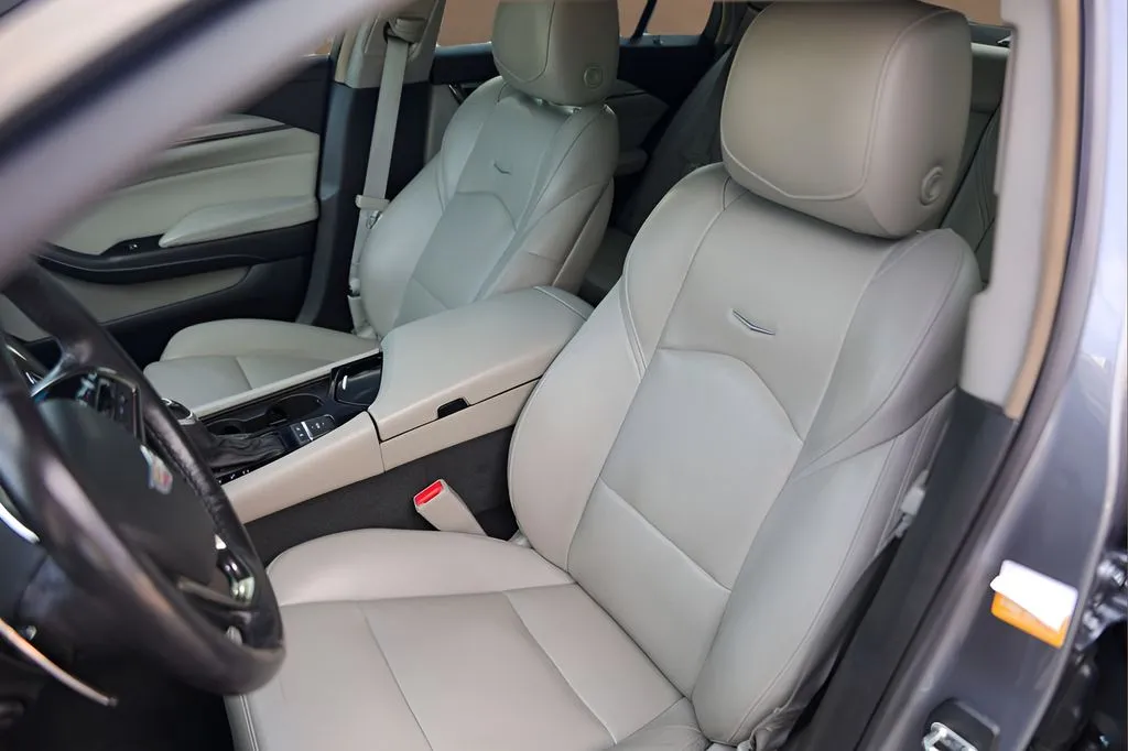 Cadillac CTS photo 7