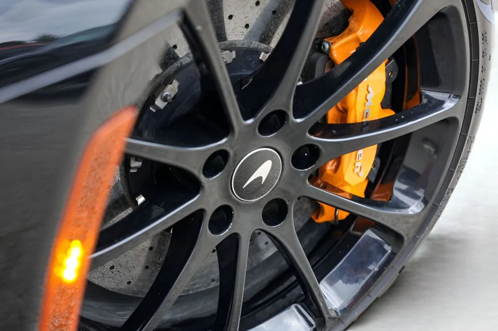 McLaren Artura photo 3