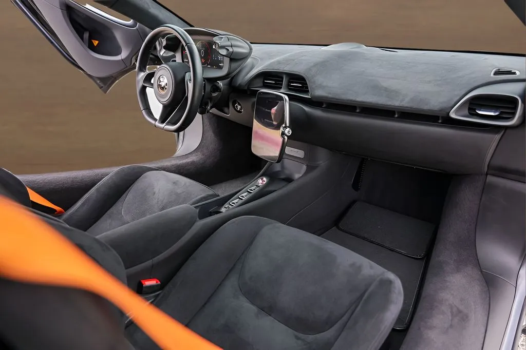 McLaren Artura photo 25