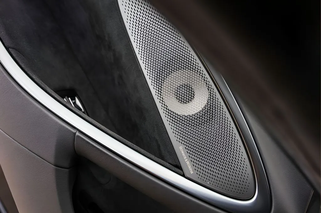 McLaren Artura photo 21