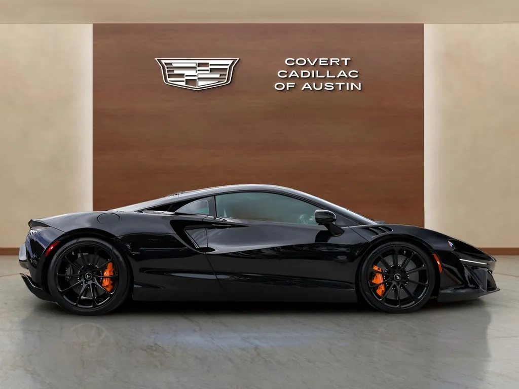 McLaren Artura photo 8