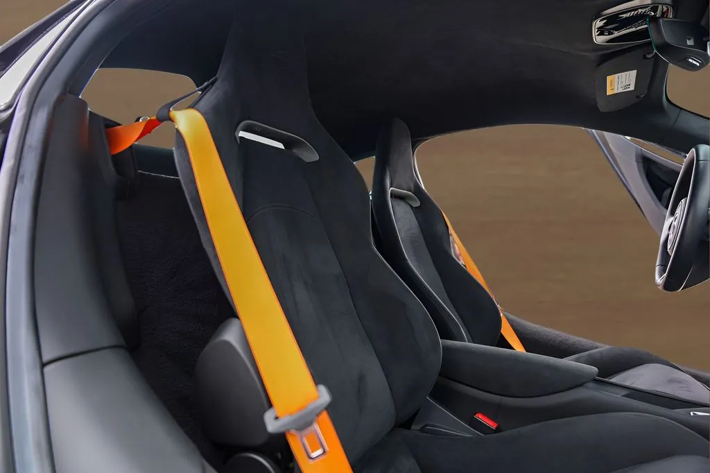 McLaren Artura photo 26