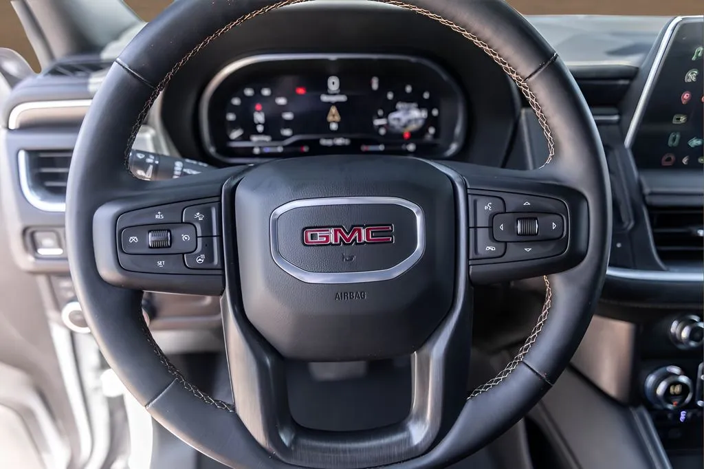 GMC Yukon photo 12