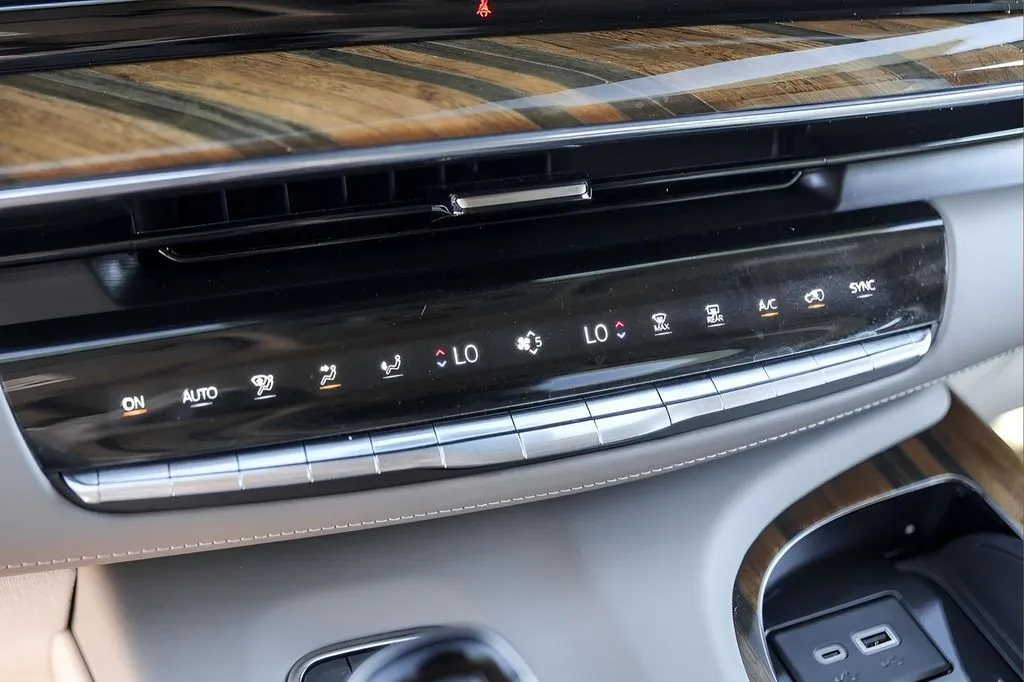 Cadillac Escalade photo 31