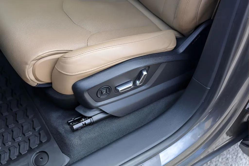 Audi Q8 photo 8