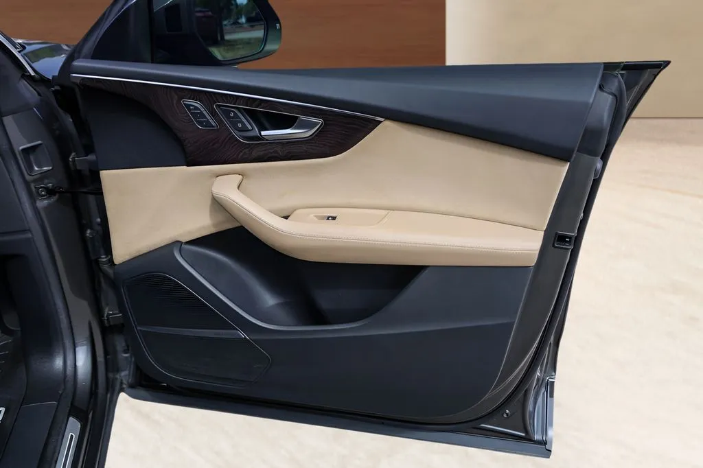 Audi Q8 photo 28