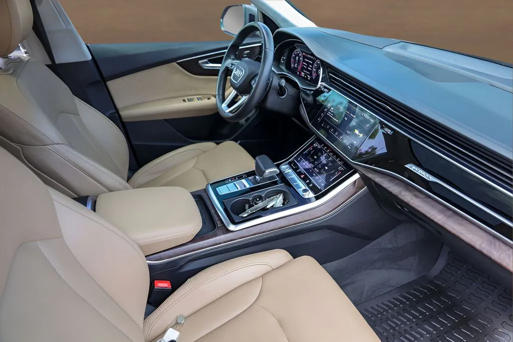 Audi Q8 photo 29