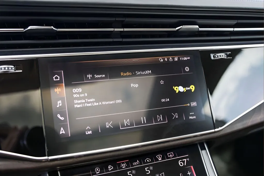 Audi Q8 photo 15