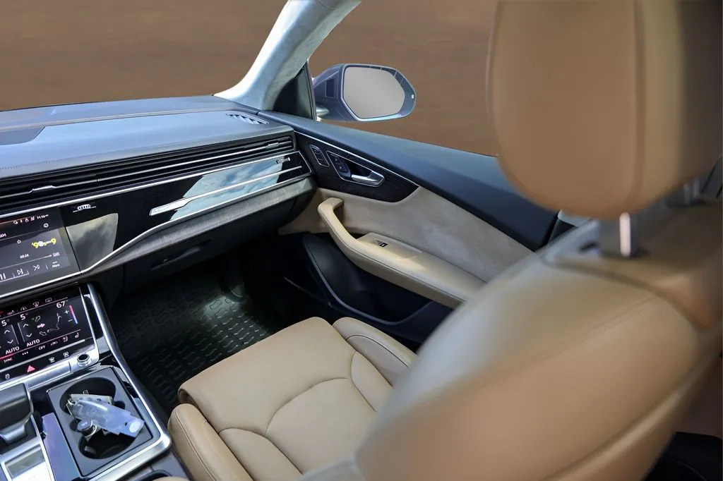 Audi Q8 photo 27
