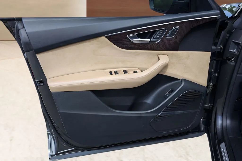 Audi Q8 photo 23