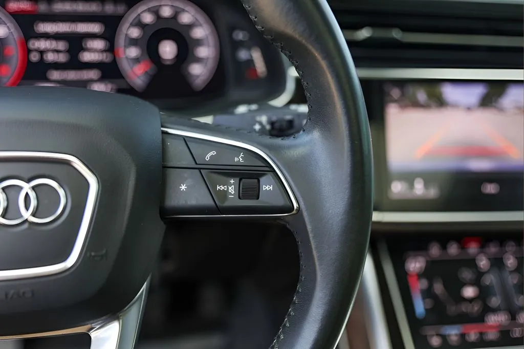 Audi Q8 photo 13