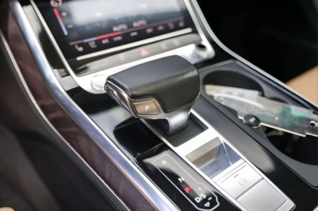 Audi Q8 photo 18