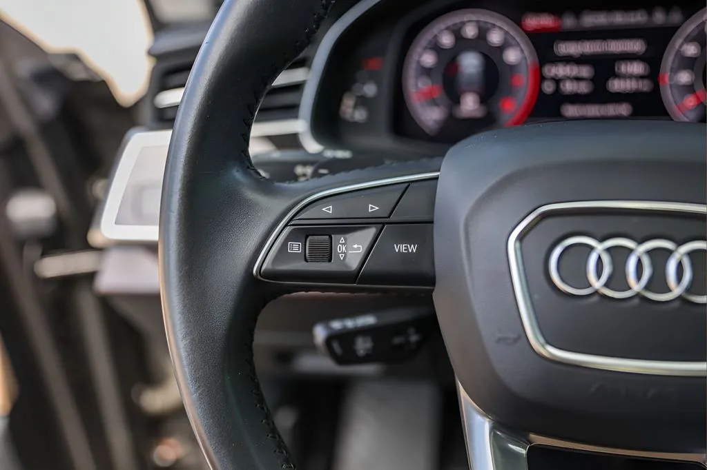 Audi Q8 photo 14