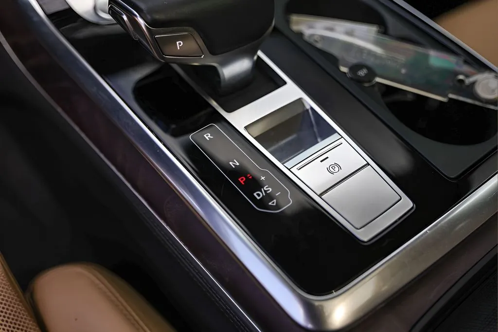 Audi Q8 photo 19