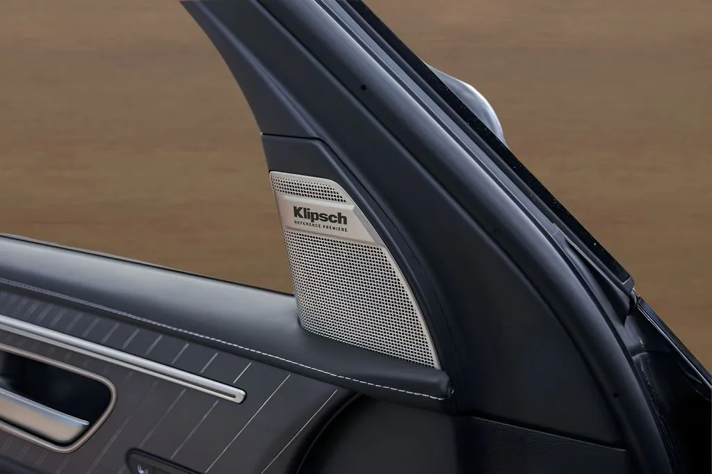 Infiniti QX80 photo 21