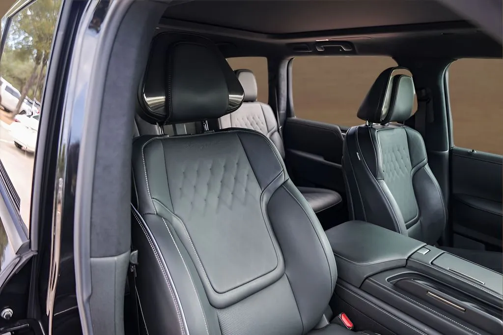 Infiniti QX80 photo 31