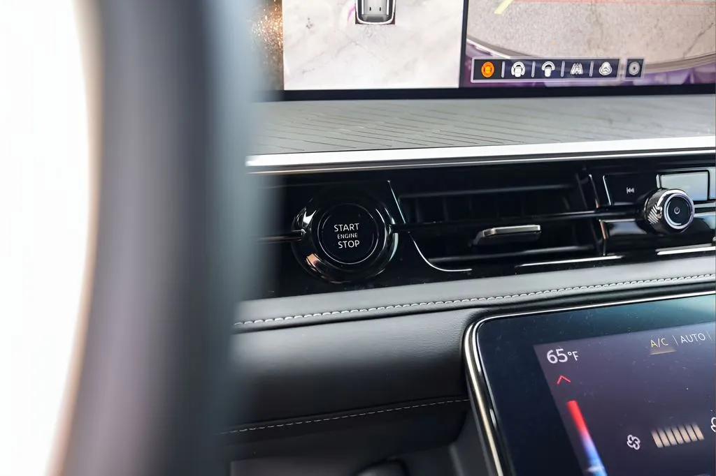 Infiniti QX80 photo 18