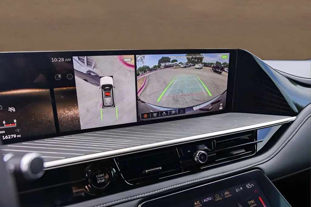 Infiniti QX80 photo 17