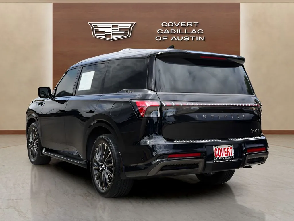 Infiniti QX80 photo 3